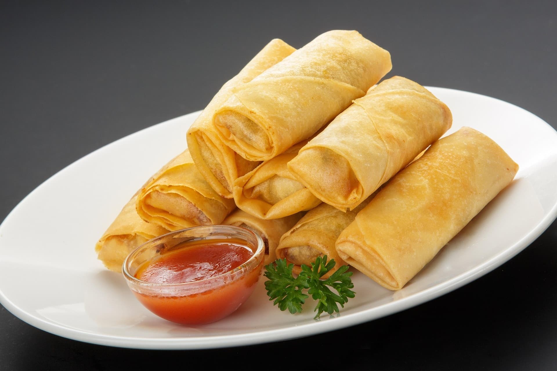 Kip loempia's met chilisaus